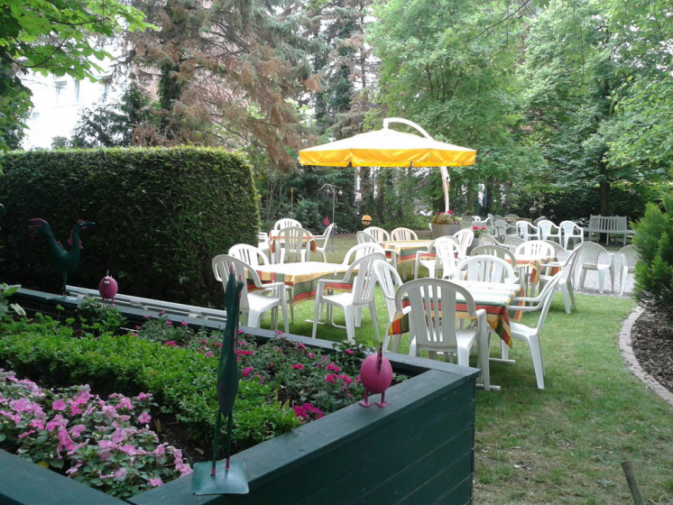 14. Rosenblatt Seniorensitz